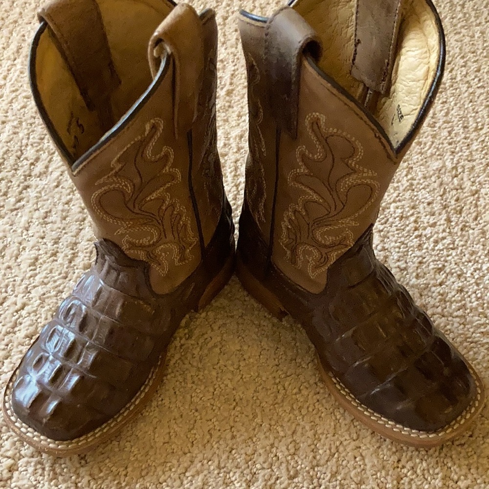 Toddler Size 6 cowboy boots-high end!